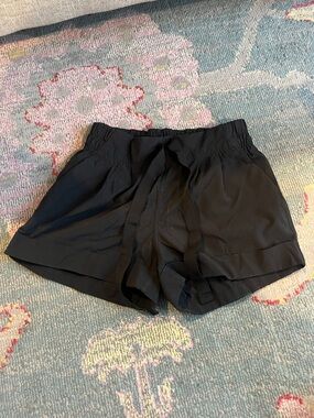 Lululemon Black Women’s Drawstring Athletic Shorts size 0